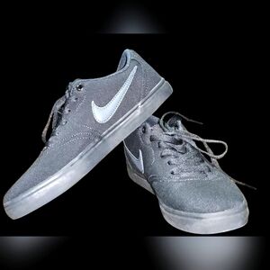 Nike SB Black women's 8 tie-up athletic shoes NWOB